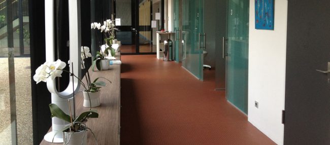 Behandlungsräumlichkeiten-vorne-Physiotehrapie-beweg-was